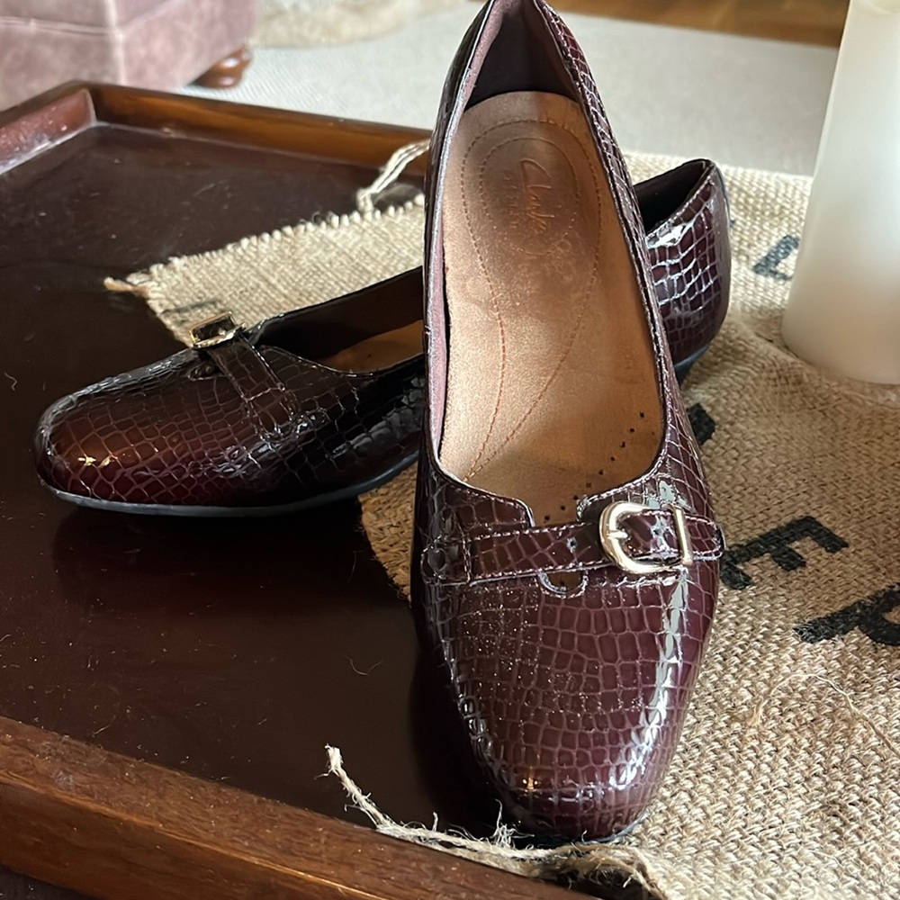 Clarks leather flat Size 9